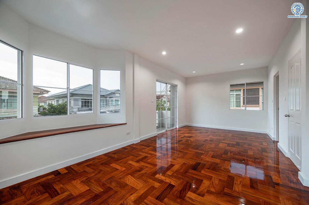 บ้านมือสองตกแต่งใหม่ โครงการ นันทวัน พระราม5 ตกแต่งหรูหรา หลังใหญ่กว่า 62 ตร.ว. ฟังก์ชันจัดเต็ม 3 ห้องนอน 2 ห้องน้ำ จอดรถได้ 2 คัน รองรับทุกความสุข ทำเลเดินทางสะดวก ใกล้ทางด่วน "กาญจนาภิเษก" และรถไฟฟ้า "สถานีบางรักใหญ่"...